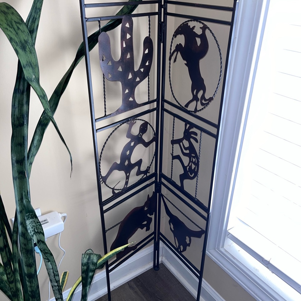 Black Metal Western-Themed Wall Decor corner panel foldable